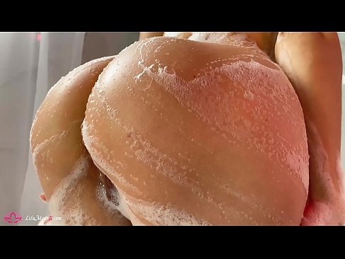 ❤️ امرأة سمراء يستمني الهرة مع هزاز إلى النشوة الجنسية الشديدة في الحمام عند٪ ar.bestsexporno.ru٪