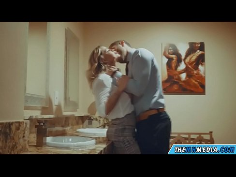 ❤️ عندما تغريك شقراء مفلس في مرحاض عام عند٪ ar.bestsexporno.ru٪